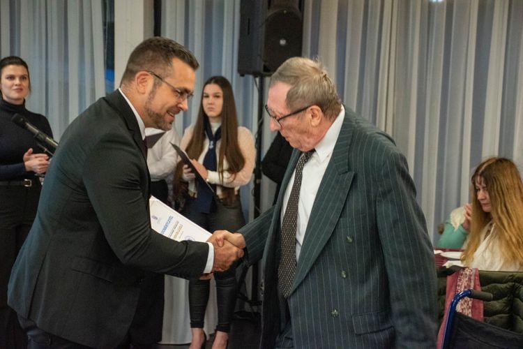 Elismerés Kondor Lászlónak