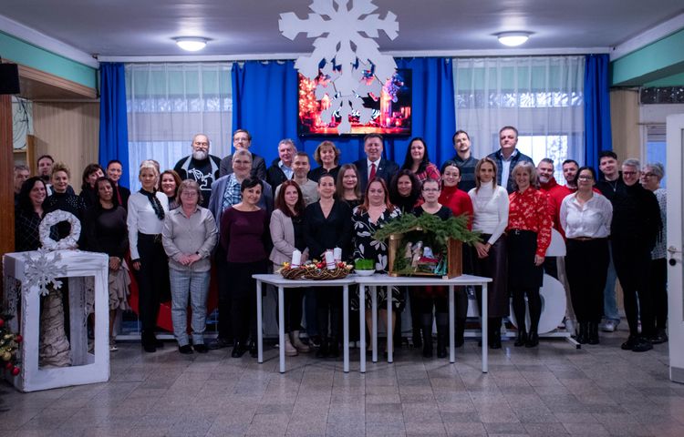 Boldog karácsonyt, sikeres új esztendőt!